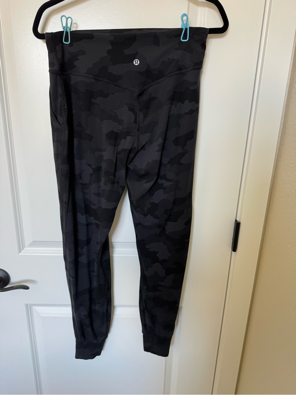 lululemon athletica Black Camo High-Rise Jogger Pants great condition